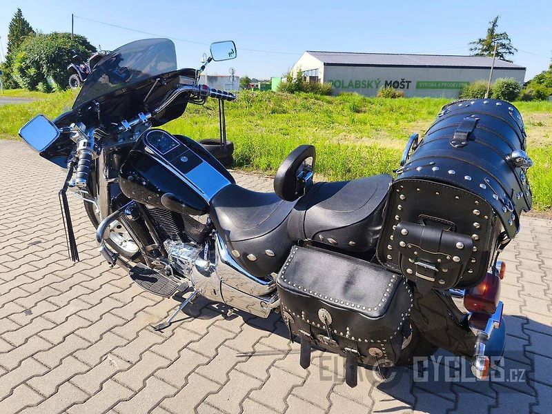 Suzuki VL 1500 Intruder LC (1997) - fotka 5 z 6