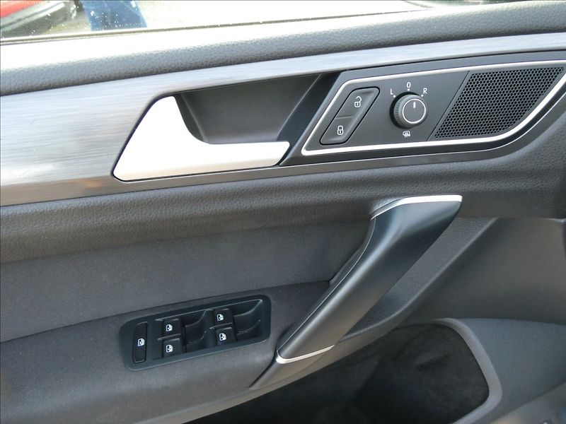 Volkswagen Golf Sportsvan 1,5 TSi 110kW DSG,závěs,naviga - fotka 33 z 43