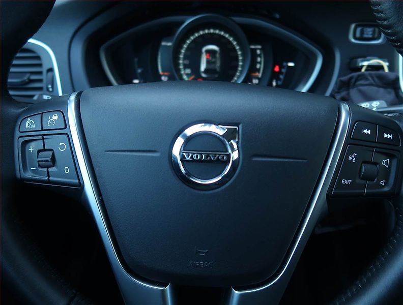 Volvo V40 (2016) 2.0 D3, Automat, Serv.kniha - fotka 17 z 18