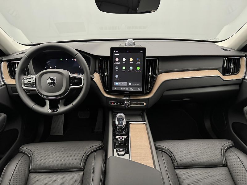 Volvo XC60 (2026) T6 AWD AUT DARK ULTRA - fotka 2 z 24