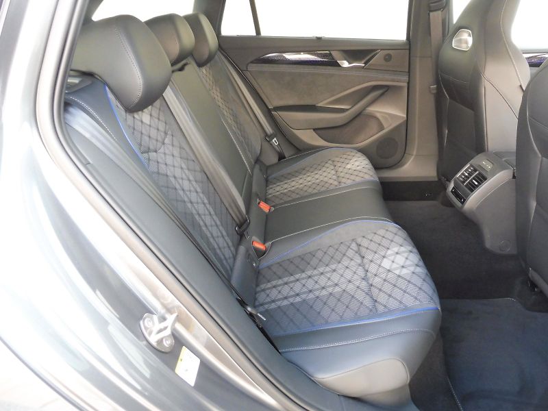Volkswagen Passat (2026) Variant R-Line 2,0 TDI 110kW D - fotka 22 z 30