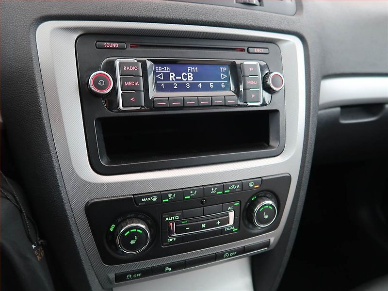Škoda Octavia (2011) 1.6 TDI, nová STK, zamluveno - fotka 12 z 17