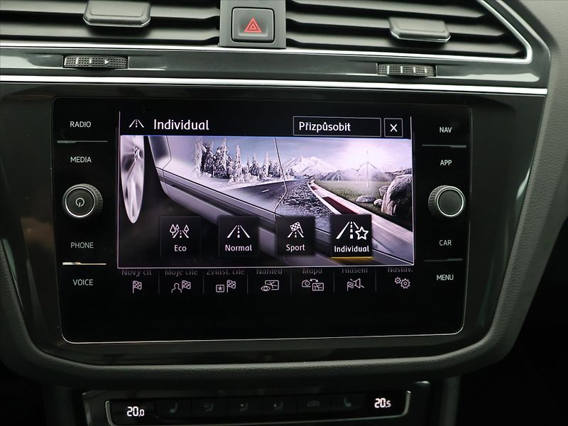 Volkswagen Tiguan 2,0 TDI Highline 4x4 DSG DPH - fotka 19 z 26