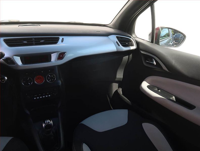Citroën DS3 (2011) 1.4 VTi, Serv.kniha, Tempomat - fotka 8 z 15
