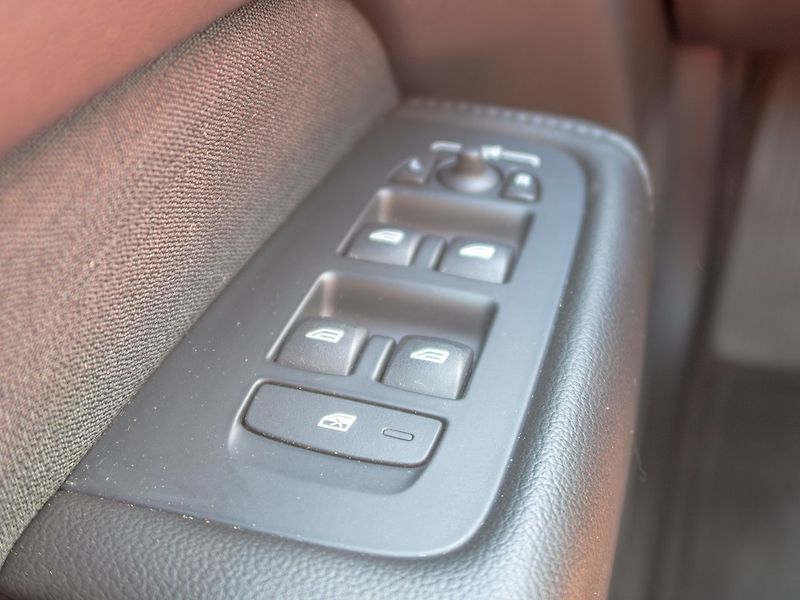 Volvo XC60 (2019) 2.0D 140KW mat – NAVI - fotka 31 z 51