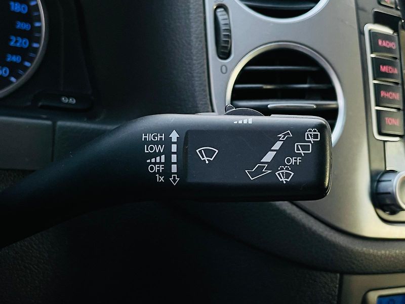 Volkswagen Tiguan 2.0TDI 4x4 MAN SERVISKA TAŽNÉ - fotka 35 z 45