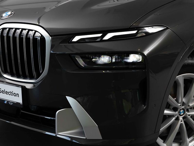 BMW X7 xDrive40i - fotka 7 z 25