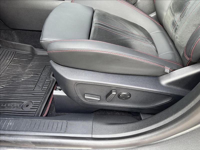 Ford Kuga 2,5 PHEV  ST-Line X  AUT DPH - fotka 23 z 46