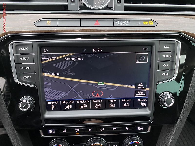 Volkswagen Passat (2015) 2.0 TDi, ČR, Highline, LED - fotka 18 z 18