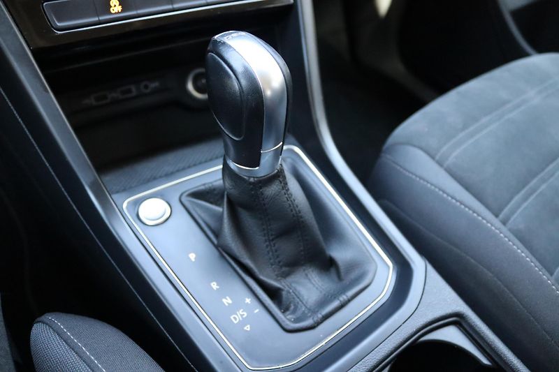 Volkswagen Touran 2.0TDI DSG 110kW - fotka 34 z 50