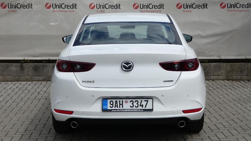 Mazda 3 2.0 Skyactive-G120 - fotka 4 z 22