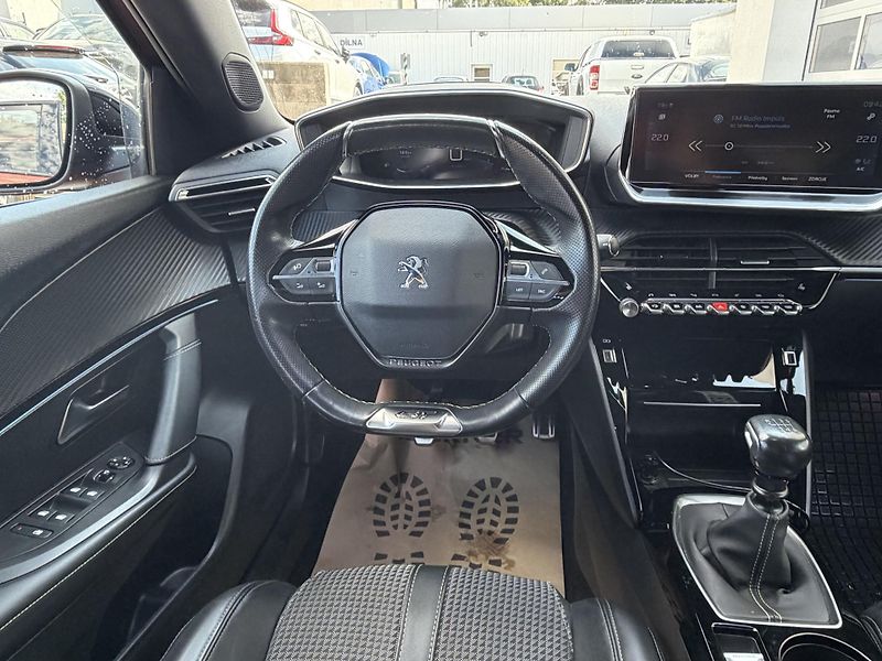 Peugeot 2008 GT 1.2 PureTech 130 S&S MAN6 - fotka 10 z 29