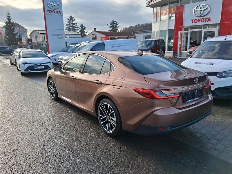 Toyota Camry 2,5 Hybrid 230 e-CVT Executive - fotka 4 z 18