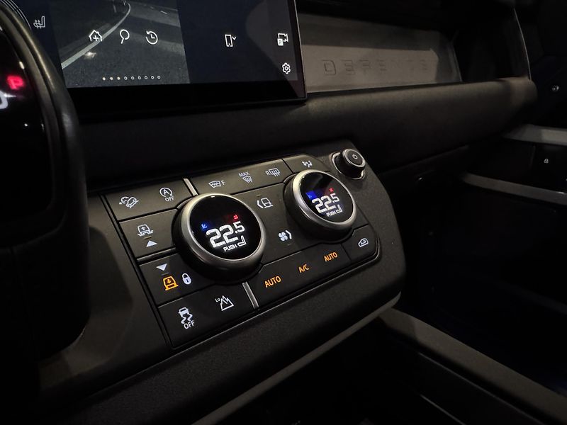 Land Rover Defender 110 P400 Meridian Matrix 360  - fotka 18 z 26