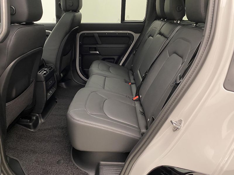 Land Rover Defender 110 D350 X-Dynamic HSE - fotka 6 z 59