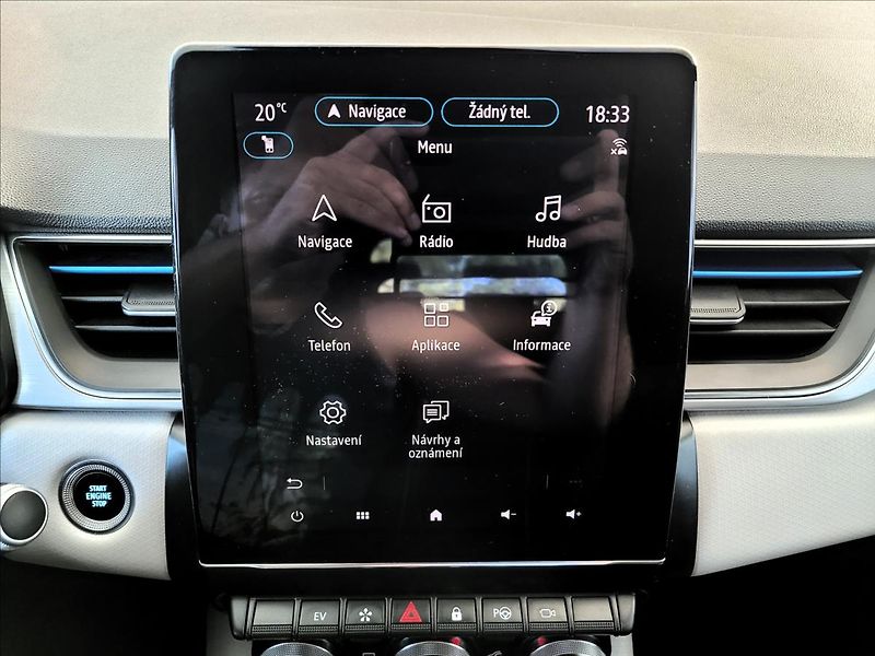 Renault Captur 1,6 E-Tech PHEV Intense - fotka 26 z 49