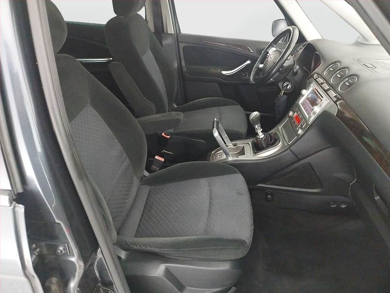 Ford Galaxy (2006) Ghia 2.0 TDCi, 7 míst - fotka 9 z 20