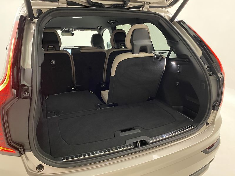 Volvo XC90 (2026) T8 AWD Plug-in DARK PLUS 7m - fotka 22 z 78
