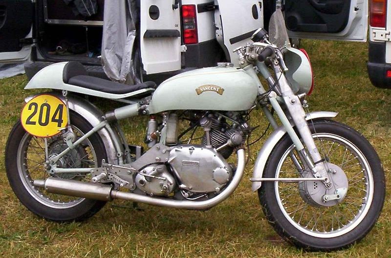 Motocykly britské značky Vincent se vyráběly přes třicet let. Na snímku je Vincent Rapide serie A z roku 1939. Foto: Wikimedia Commons, TR001, CC BY 3.0