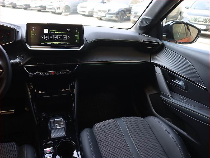 Peugeot 208 (2022) GT 1.2 PureTech, Automat - fotka 8 z 23