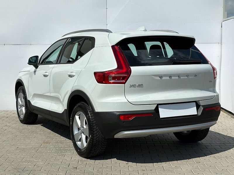 Volvo XC40 CORE B3 FWD 120kW - fotka 10 z 21