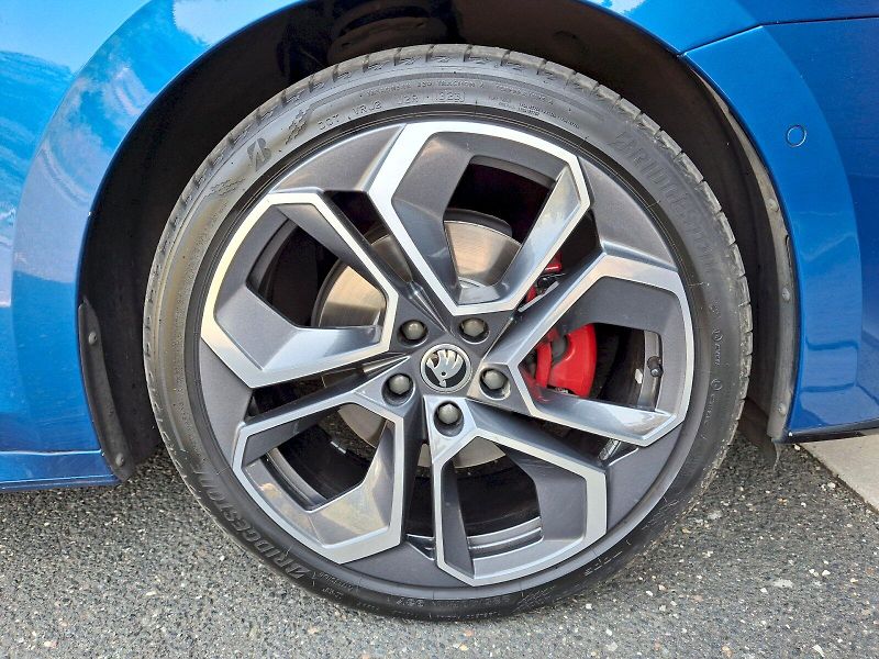 Škoda Octavia (2023) RS DSG 2,0TDi 147kW - fotka 35 z 35