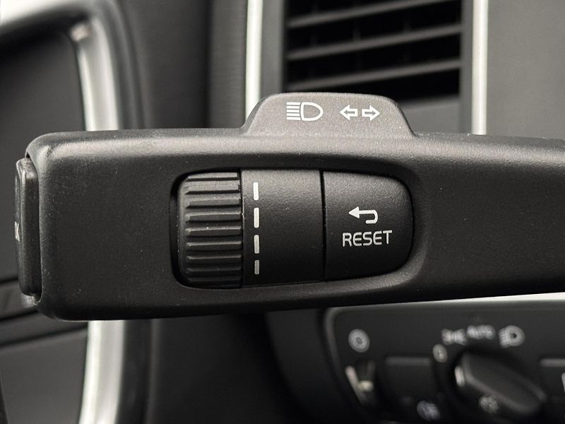 Volvo XC60 D4 AWD SUMMUM AUT - fotka 29 z 46