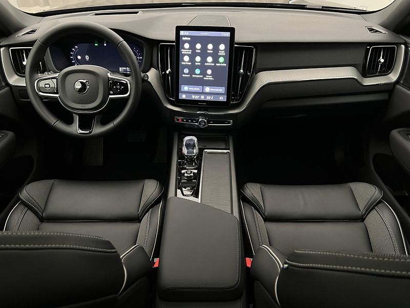Volvo XC60 T6 AWD BLACK EDITION RESKIN - fotka 2 z 50
