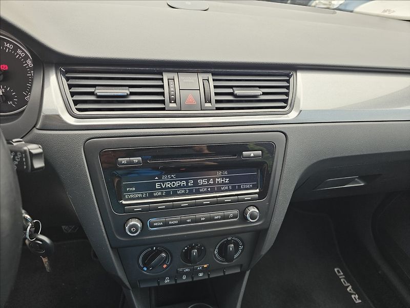 Škoda Rapid 1,2 TSi 63KW Ambition KLIMA AL - fotka 17 z 37