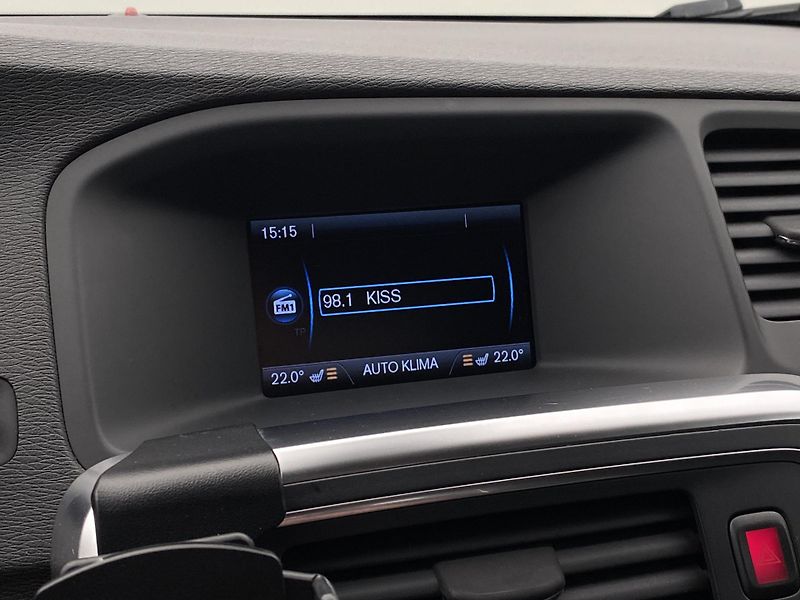 Volvo V60 D5 MOMENTUM REZERVACE - fotka 8 z 43