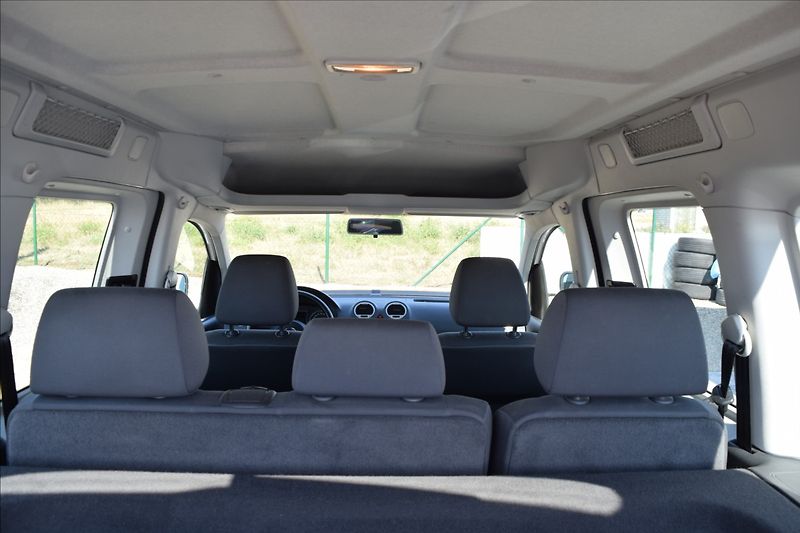 Volkswagen Caddy 1,6 TDI 77KW BEZ KOROZE - fotka 25 z 48