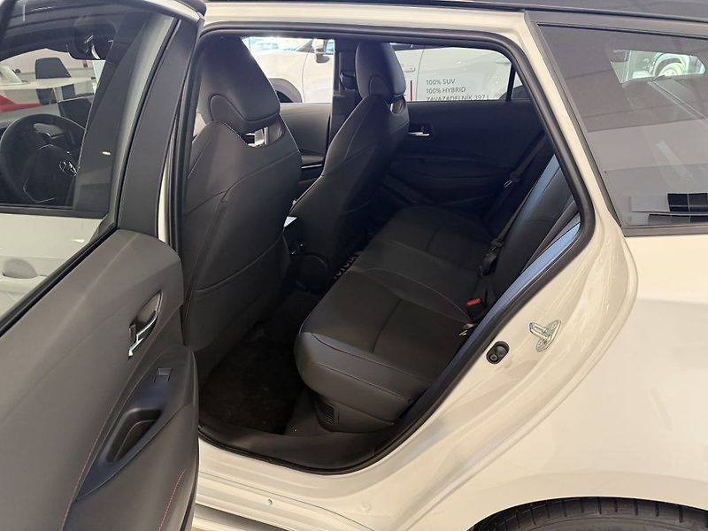 Toyota Corolla 2.0HEV, GR SPORT - fotka 9 z 16
