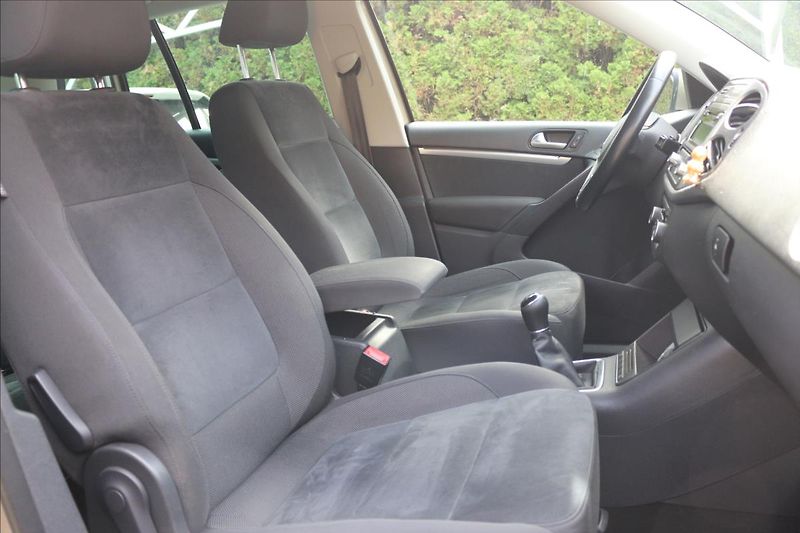 Volkswagen Tiguan 2,0 4x4, ČR, TAŽNÉ - fotka 16 z 25