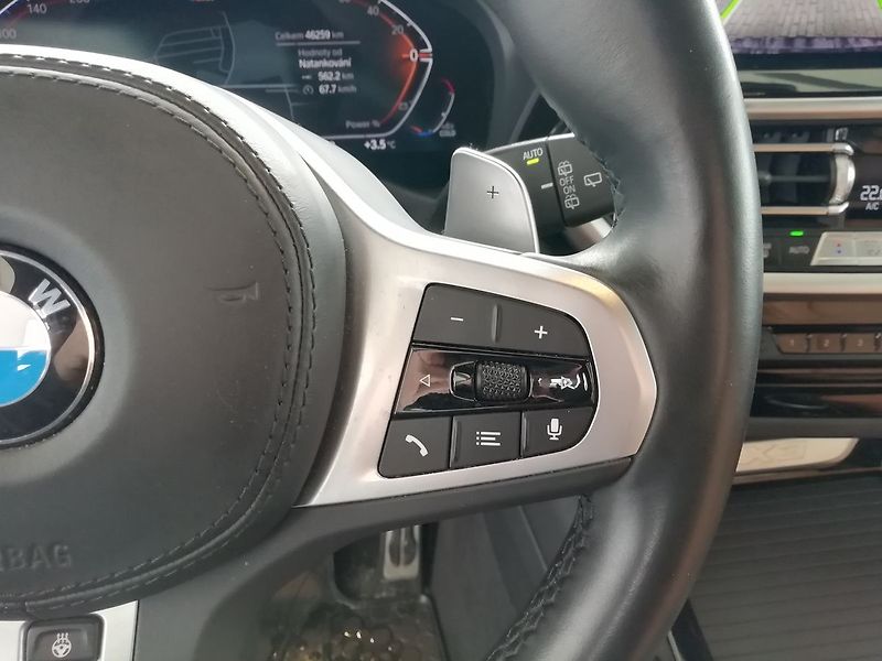 BMW X3 xDrive 30d M-Sport  210 kW - fotka 9 z 25