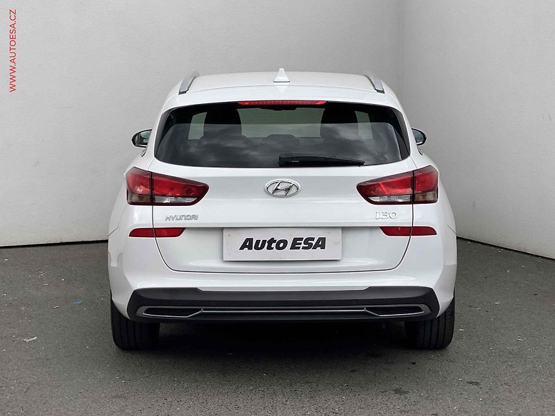 Hyundai i30 (2023) 1.5 T-GDi 48V, 1.maj,ČR - fotka 5 z 18