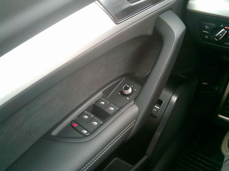 Audi Q5 (2023) 2.0 TDi  S LINE 40  150kW - fotka 16 z 16
