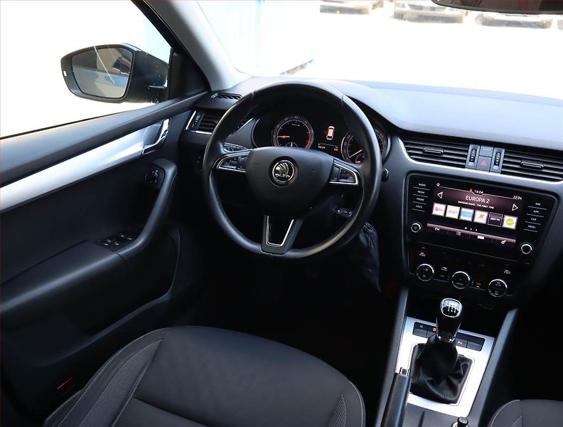 Škoda Octavia (2018) 1.0 TSI, Navi, Tempomat - fotka 7 z 23
