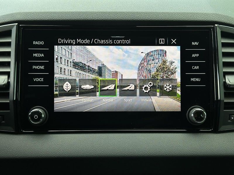 Škoda Karoq 2.0TSi DSG 4x4 Sportline 190PS - fotka 37 z 51