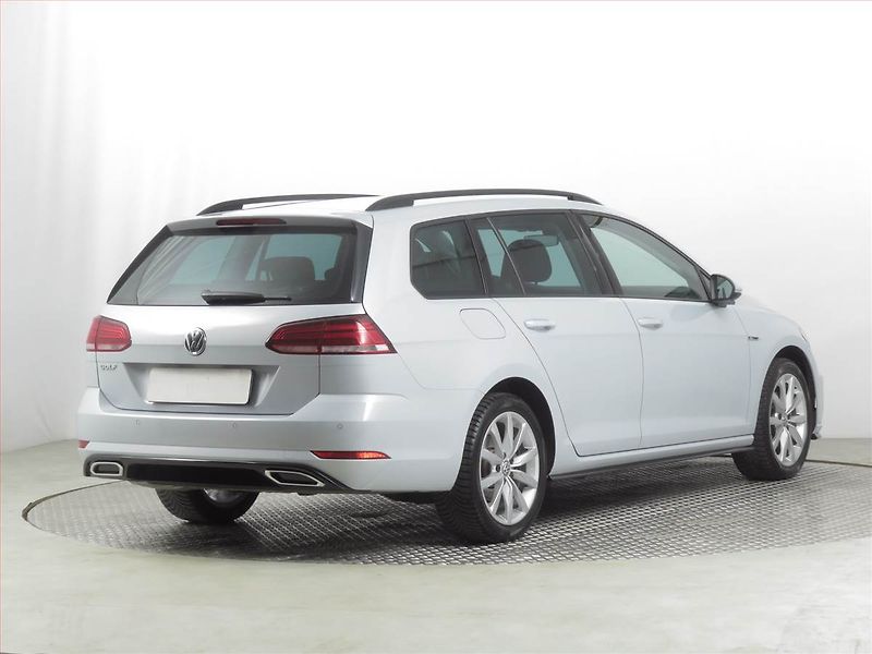 Volkswagen Golf (2018) R-Line 1.5 TSI, Tempomat - fotka 5 z 16