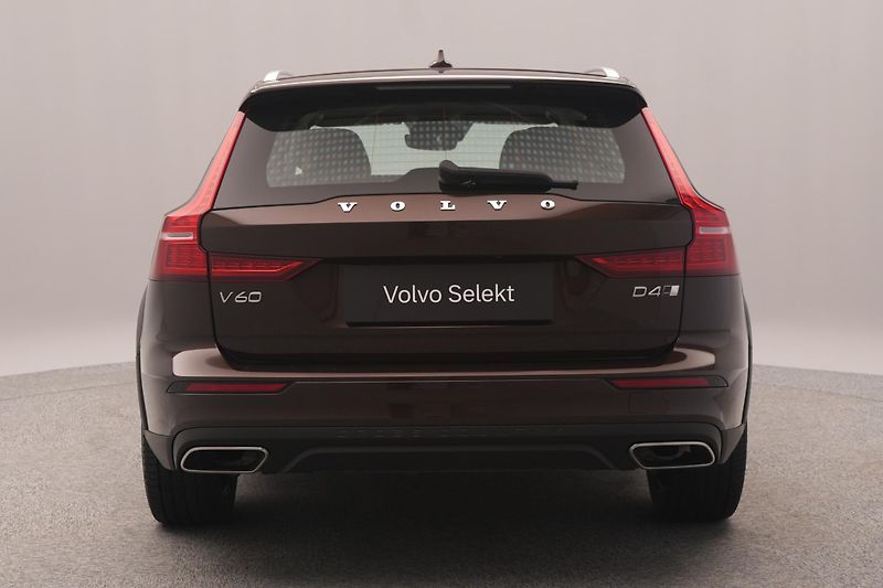 Volvo V60 CC D4 AWD MOMENTUM REZERVACE - fotka 9 z 43