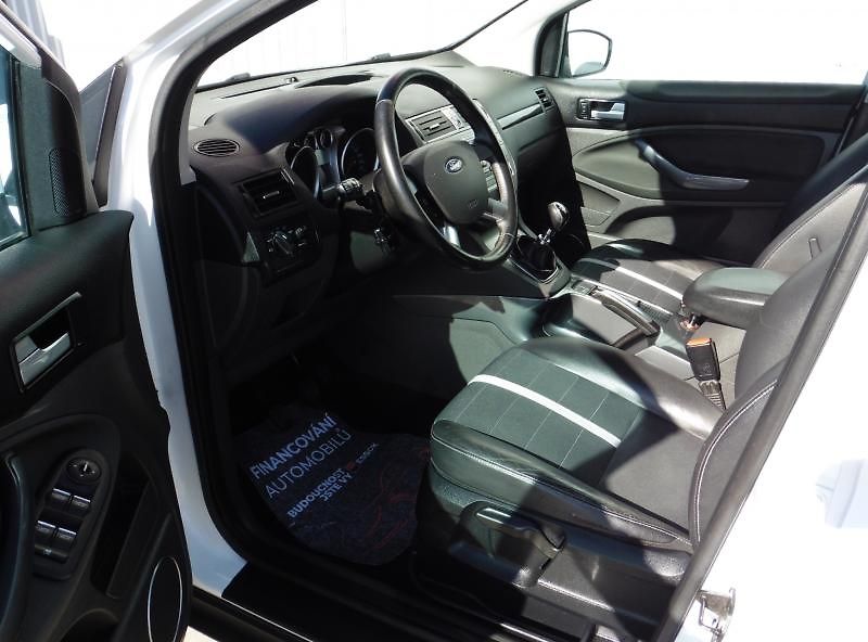 Ford Kuga 2,0 TDCi Titanium 4X4 - fotka 10 z 13
