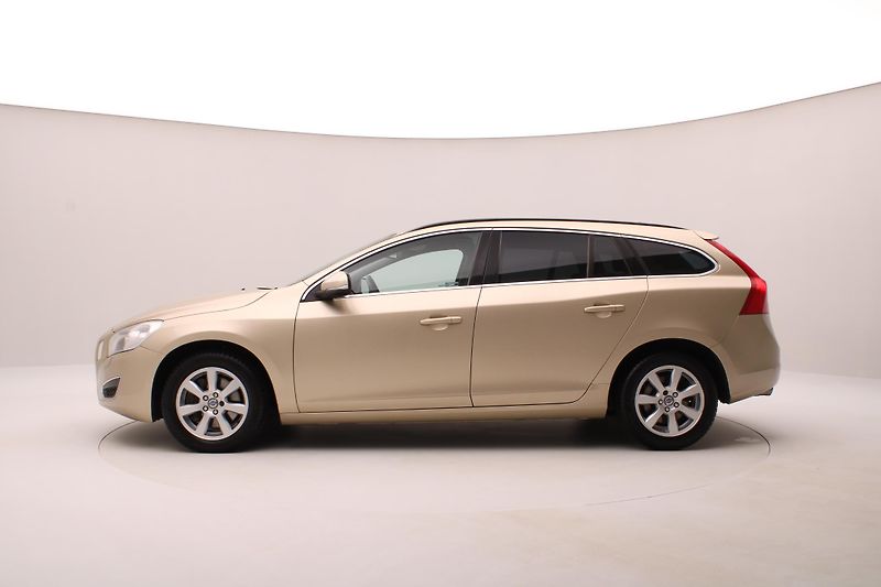 Volvo V60 D5 MOMENTUM REZERVACE - fotka 9 z 43
