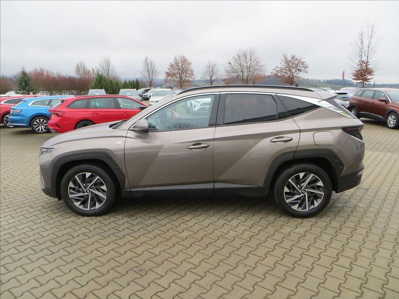 Hyundai Tucson 1,6 T-GDI Freedom 4x4 AT ČR - fotka 4 z 23