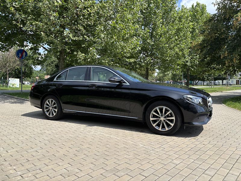 Mercedes-Benz Třídy E E200 135kw 1 maj ČR 52 000 km - fotka 13 z 28