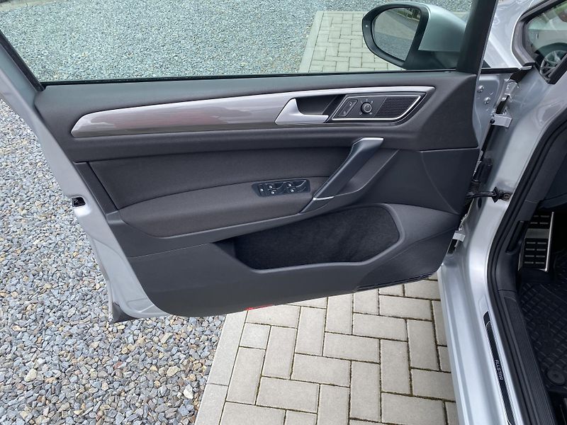 Volkswagen Golf Sportsvan 1.2 TSI ALLSTAR - CLIMATRONIC - fotka 12 z 39