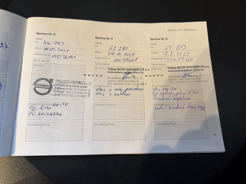 Volvo XC40 2,0 D D4 AWD Momentum - fotka 31 z 33