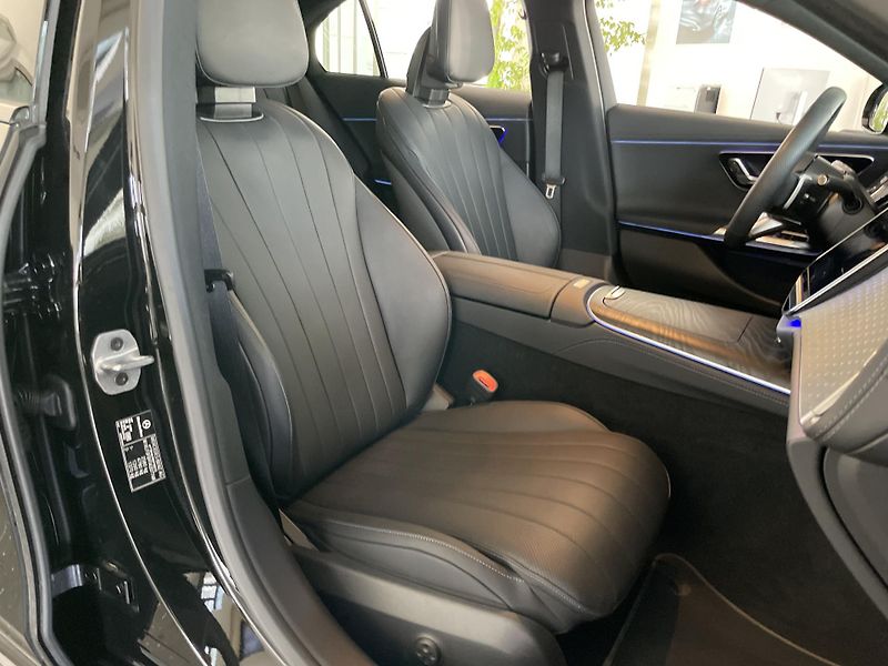Mercedes-Benz Třídy E 220d 4Matic AMG - fotka 26 z 28