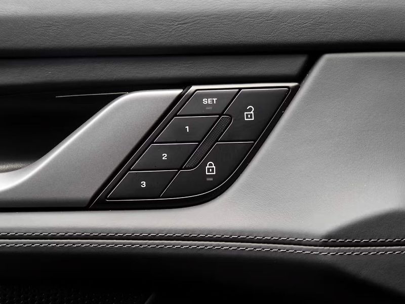 Porsche Taycan 4S Sport Turismo 360 HuD InnoD - fotka 24 z 25
