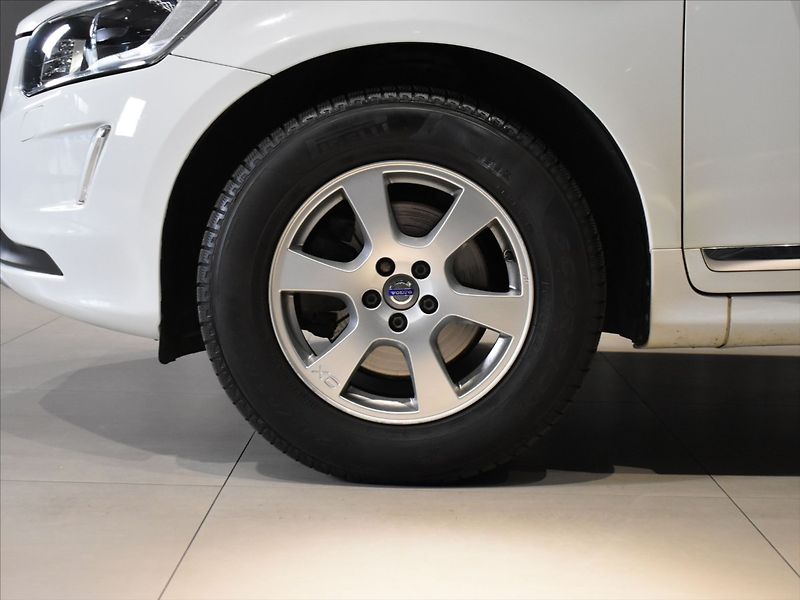 Volvo XC60 2,4 D4 AWD SUMMUM Bezklíč,BLIS - fotka 7 z 23