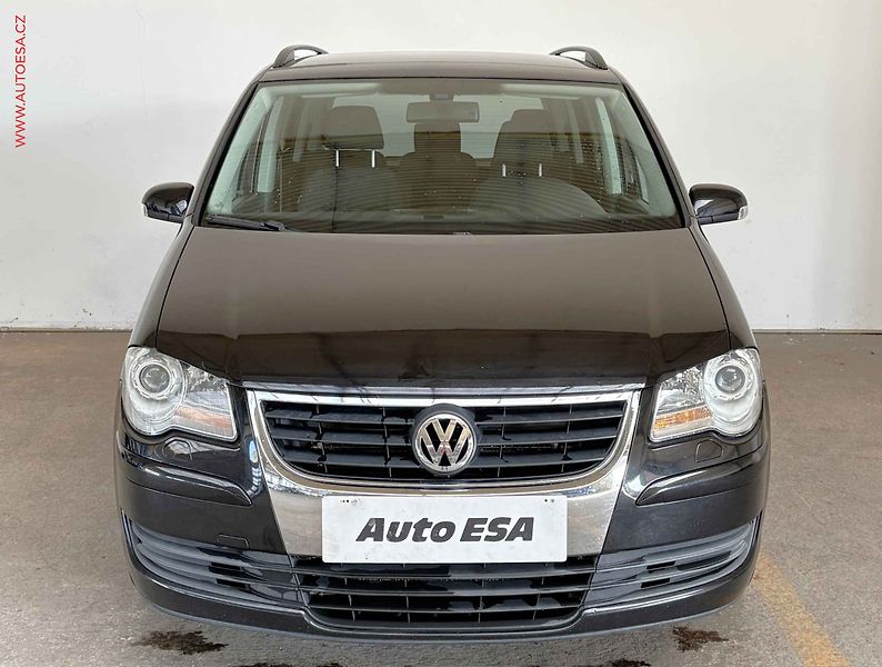 Volkswagen Touran (2008) 2.0 - fotka 2 z 14